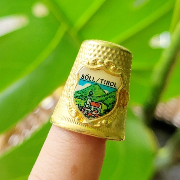 Vintage Gold Village Söll Tiroll Thimble - Picture 4 of 6